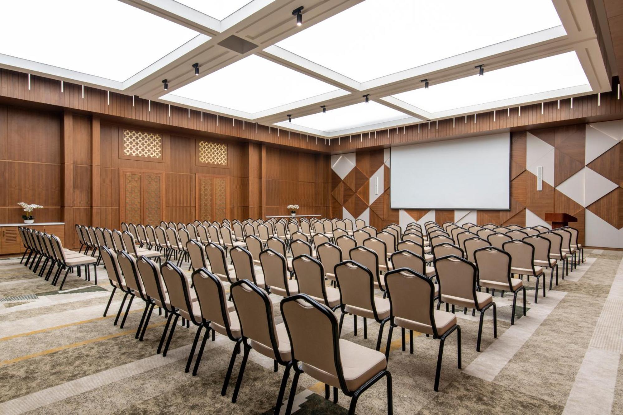 Swissotel Living Yidda Exterior foto The main conference hall