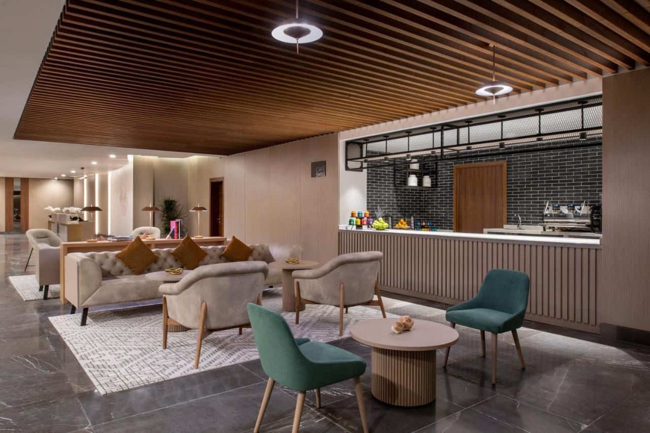 Swissotel Living Yidda Exterior foto The lounge at the airport
