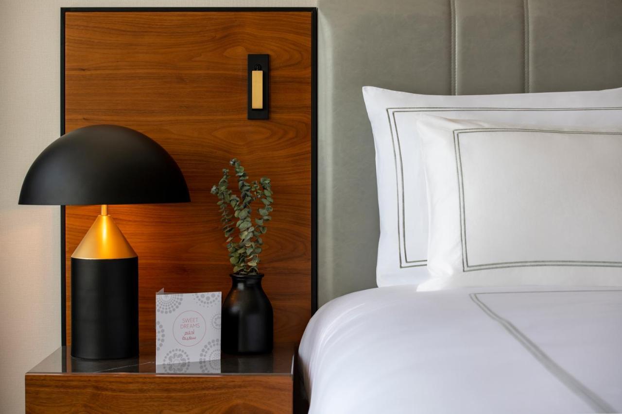 Swissotel Living Yidda Exterior foto A guest room at the hotel