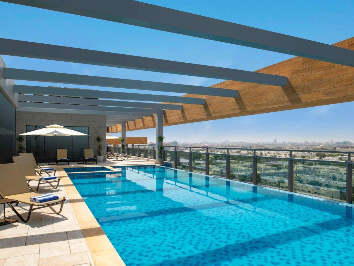 Swissotel Living Yidda Exterior foto Rooftop pool