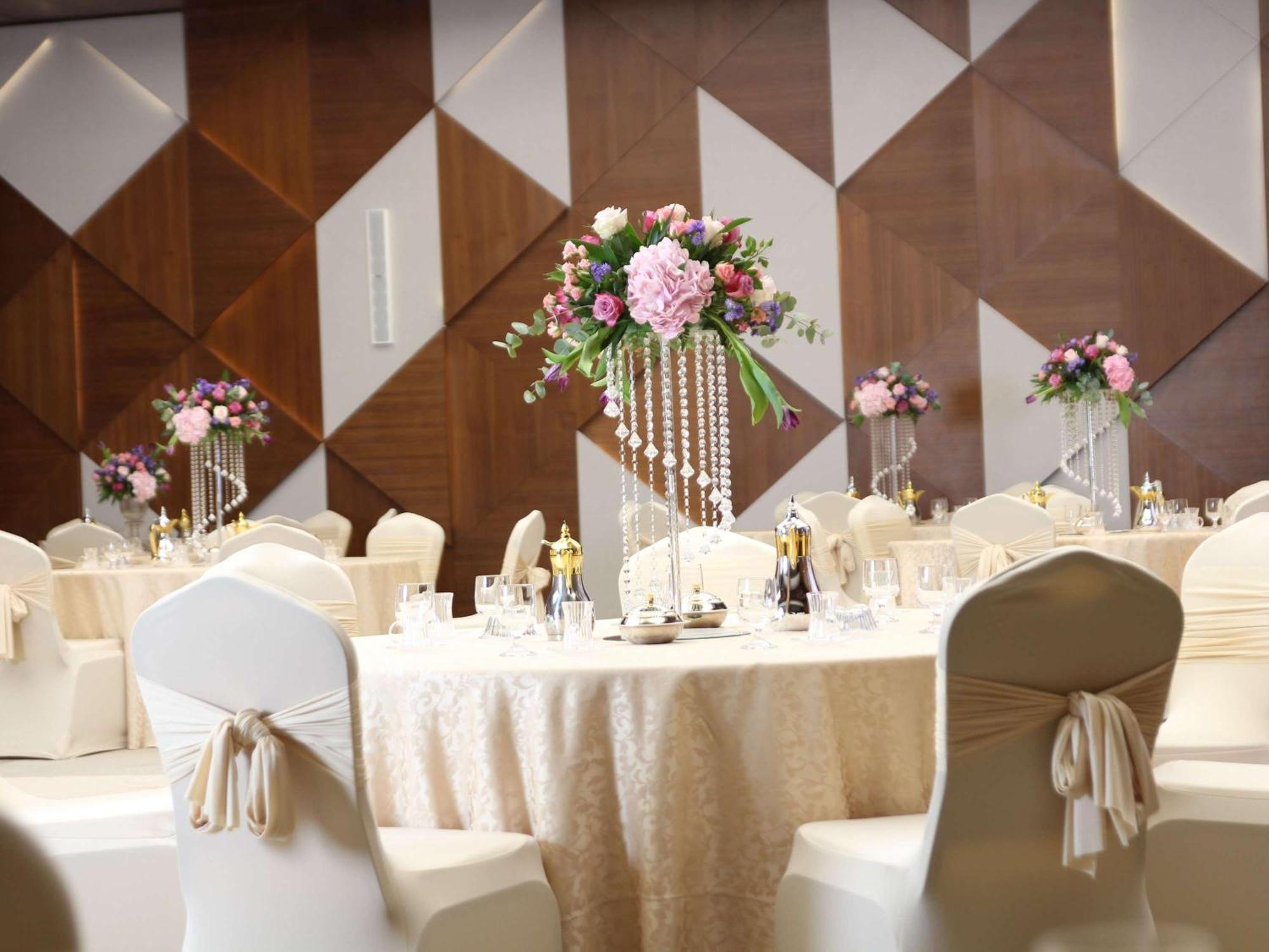 Swissotel Living Yidda Exterior foto The ballroom